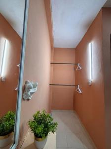 Comfortable studio steps from the beach and 5th Avenue