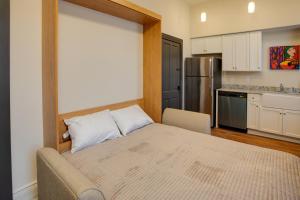 Downtown Business Hub! Walkable Condo in Florence