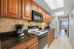 Bright & Airy 1 BR Oceanfront Condo! Landmark 844