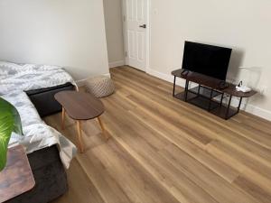 Cozy suite near UC Berkeley, Emeryville bay st