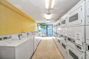 Bright & Airy 1 BR Oceanfront Condo! Landmark 844