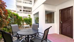 Oceanfront Kite Beach, 2BR, Patio, Pool, 30 steps to sand
