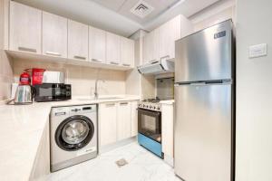 Elite LUX Holiday Homes - Stylish 1 BR Pool & World Class Gym in Dubai South