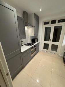 Central London Apartment Steps from Hyde Park