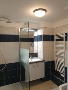 Vacances en Famille, les pieds dans leau !