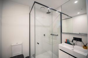 Cozy CBD 2BD, 2BTH Apartment with Views,Sauna and Spa