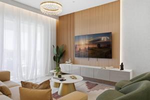 405 Storey Lake brand new clubhouse and lake view