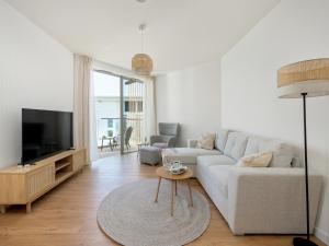 Large apartment with sea view, indoor pool