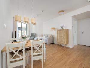 Large apartment with sea view, indoor pool