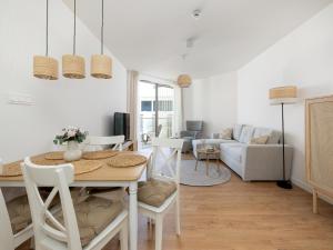 Large apartment with sea view, indoor pool