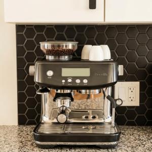 Beautiful modern 2Bdr sunny home with French decor