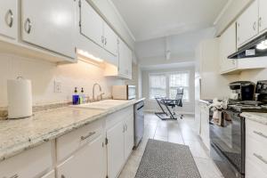 Suburban Family Home 18 Mi to Dtwn Charleston!