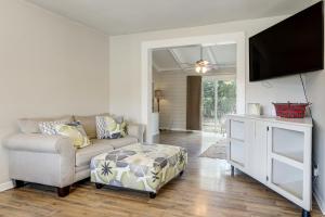 Suburban Family Home 18 Mi to Dtwn Charleston!