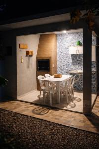 Casa Jack&Mari, 2 quartos, ar condicionado, 600m da praia