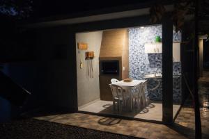 Casa Jack&Mari, 2 quartos, ar condicionado, 600m da praia