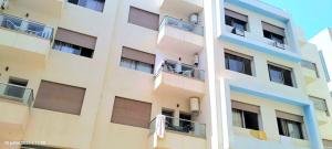 blue perl appt luxury Netflix services pool 2 min from beach