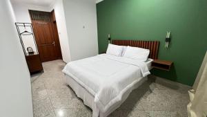 Villa FERIDYS Cimaung, Private Mountain View Villa with Pickleball Court