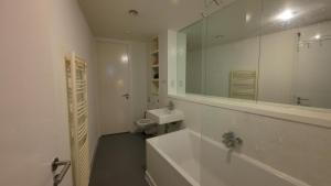 Love Buds 1 bedroom apt