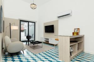 The Manzana Apt wPrivate terrace Santa Ana