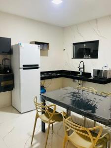 Apto 02 com Ar, Piscina e Churrasqueira no Centro