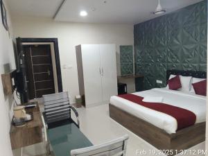 Hotel Vaishnavi Grand