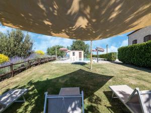 Apartment in a farmhouse with 2 swimming pools