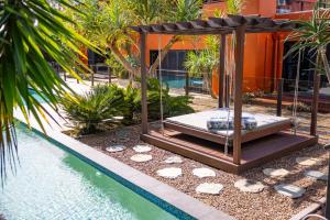 Solterra- Luxury 25m Pool, Spa & Private Acreage Mudjimba - 5min Airport
