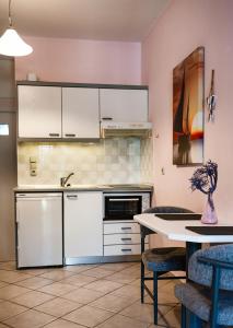 Blue Petal Apartment, Relaxed Heraklion Stay