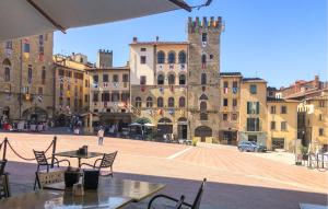 3 Bedroom Cozy Home In Palazzo Del Pero