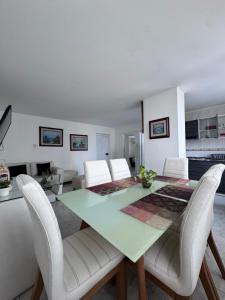 Delfines De Bocagrande