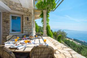 Paleopetres Blanche - Private Pool - Sea Views - Nissaki - North East Coast -