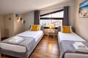 Teo`s Seaview Specious Apartment, Nikiti near Harbor