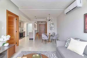 ® La~Diana’s~View @FarallonSD PoolGymDowntown