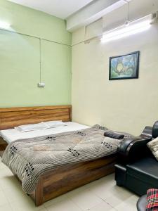 The Quiet corner 1RK Downtown