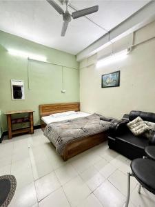 The Quiet corner 1RK Downtown