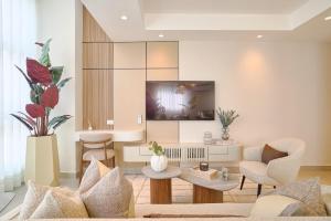 ®The~LUX~Natural~Art @DowntownSD PoolGym2BR