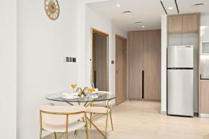 FIRST CLASS Studio Luxury Lake View Living