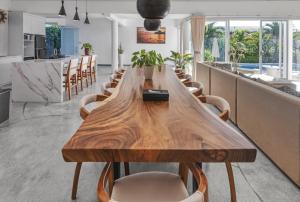 Luxury 5BR Villa with Rooftop BBQ Pool 500M to Beach