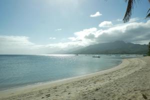 Beachfront With 2 Bedrooms and Pool for 20