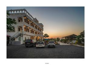 THE MARUWAS - A Luxury Retreat