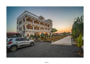 THE MARUWAS - A Luxury Retreat