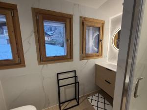 Chalet neuf avec jardin proche centre village