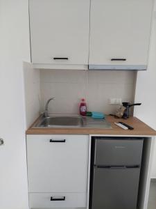Almiriki- Ground Floor Seafront Studio
