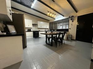 Luxury 4BR in Prime Location with 6 Car Parking