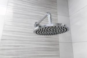 Purple Whisper 1-BDR Designer Apt, 2 Beds, Balcony