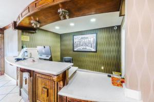 Super 8 by Wyndham Jackson MS Near the Fairgrounds