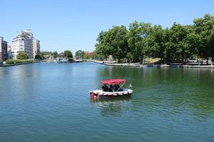 Cosy Parisian Apartment near Canal de lOurcq & Metro 1BR