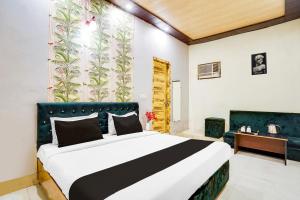 Hotel Platinum Nearest Raj Bagh Metro Station Saheed Nagar