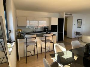 Zora Residence - Free Swimming pool and Garage Parking