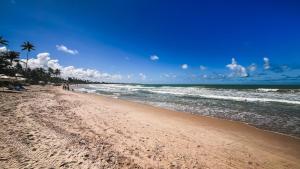 Flat com piscina privativa a 30 metros da praia
